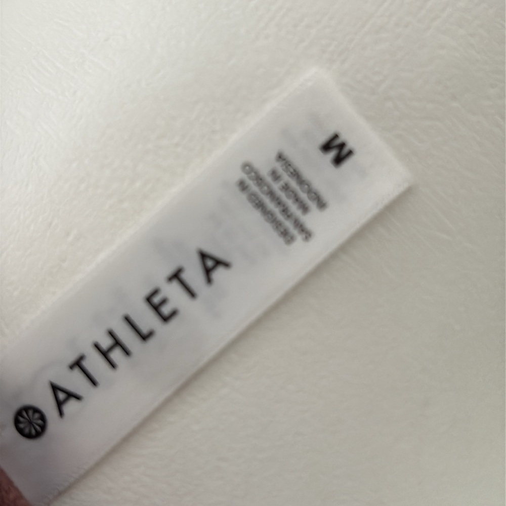 Athleta Breezy Scoop Short Sleeve V-Neck Knit Tee in Hearth Rose Size Medium - Picture 7 of 8